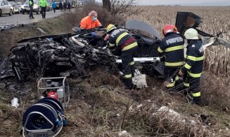 Accident MORTAL pe un drum din Cluj. Impact între o mașină și un camion/ Două persoane rănite grav