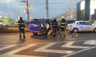 ACCIDENT pe Aurel Vlaicu, în Cluj-Napoca, între 3 maşini care circulau pe acelaşi sens