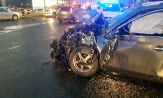 ACCIDENT pe Aurel Vlaicu, în Cluj-Napoca, între 3 maşini care circulau pe acelaşi sens