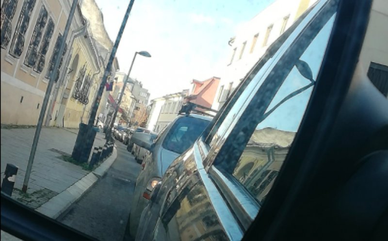 Venirea sărbătorilor formează cozi kilometrice în Cluj-Napoca. Trafic infernal în centrul orașului