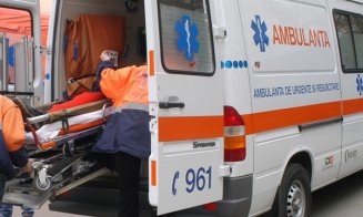 Impact frontal între două autoturisme, la Cluj.  Un minor a fost rănit în accident
