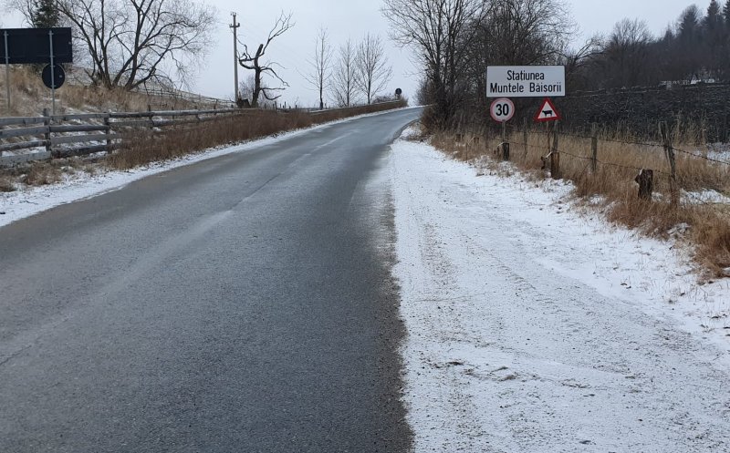 Sute de tone de material antiderapant, pe drumurile din Cluj. Cum se circulă în județ