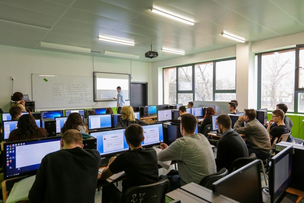 Educație financiară pentru elevi. A treia ediție a programului FinClub