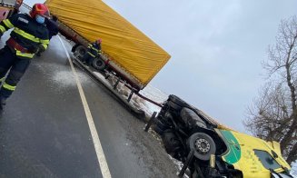 Accident pe Cluj - Oradea. Șoferul unui TIR a rămas încarcerat/ Trafic alternativ