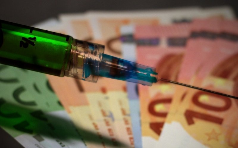 Ţara din Europa în care amenda pentru "vaccinarea la chiuvetă" e de 75.000 de euro, cât un apartament în Cluj