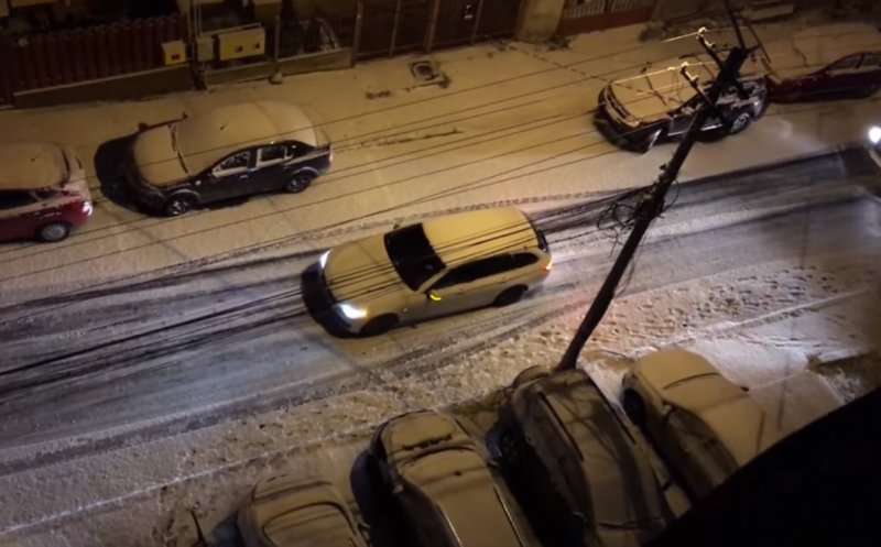 Străzi capcană în Cluj-Napoca după ce au căzut 3 fulgi de zăpadă