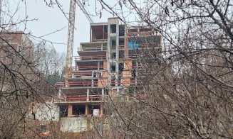 Urbanism a la Cluj, pe Cetățuie: un etaj și mansardă din față, 6 demisoluri din spate