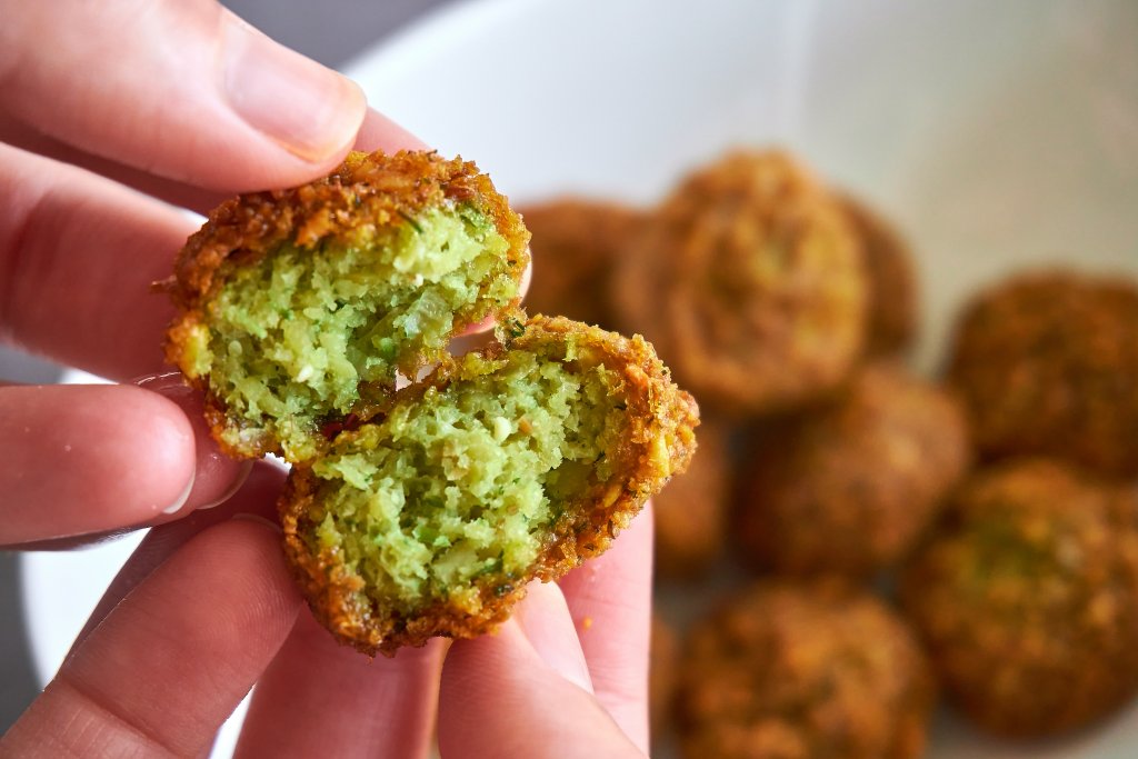 Chifteluțele de năut, un adevărat deliciu pentru zilele de post. Cum să pregătești falafel