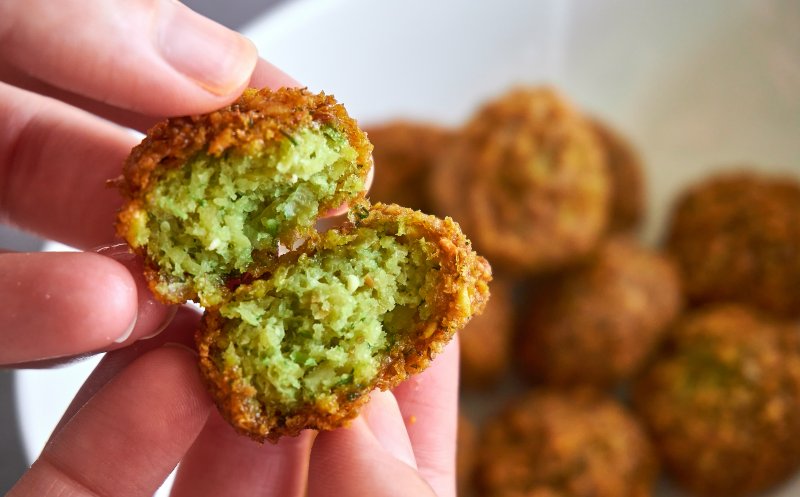 Chifteluțele de năut, un adevărat deliciu pentru zilele de post. Cum să pregătești falafel