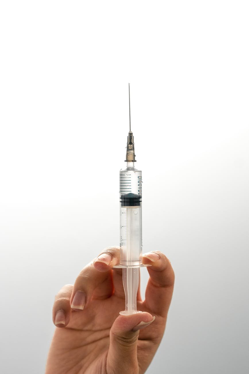 Israelul începe vaccinarea cu doza a patra anti-COVID-19