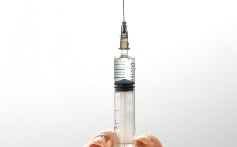 Israelul începe vaccinarea cu doza a patra anti-COVID-19