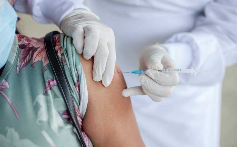1.220 doze de vaccin împotriva COVID-19 au fost administrate în ultimele 24 ore la Cluj