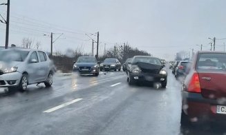 Carambol cu mai multe mașini, la Dej