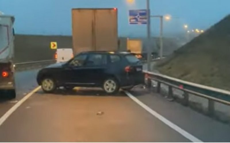 Trei mașini implicate într-un accident pe autostradă în apropiere de Nădășelu