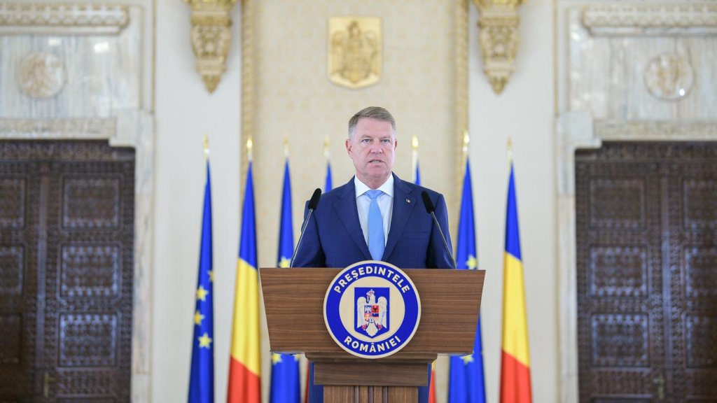 Mesajul președintelui de Anul Nou. Iohannis le mulţumeşte românilor pentru sacrificiile făcute