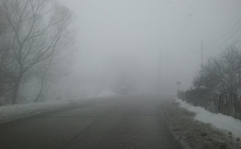 COD GALBEN de ceață densă la Cluj. Zone cu vizibilitate sub 50 m
