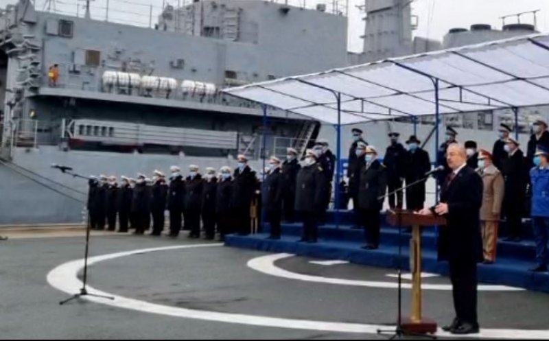 Vasile Dîncu, către militari, la revenirea dintr-o misiune internaţională: Sperăm că o să vă putem asigura şi o dotare la nivelul celorlalte ţări