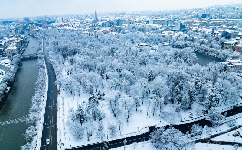 Clujul, în haine de iarnă. Imagini superbe cu oraşul acoperit de omăt