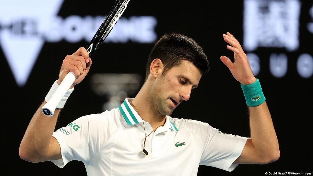 Victorie pentru Djokovic. Sârbul poate rămâne în Australia deoarece instanţa i-a revocat anularea vizei