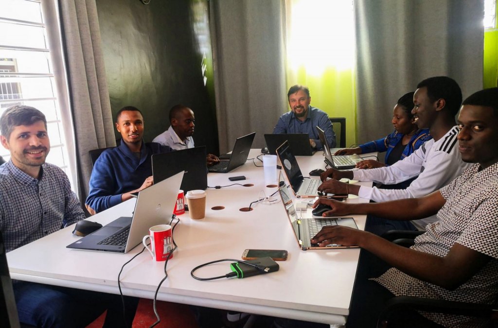 IT-ul din Cluj a ajuns în Uganda, Rwanda, Chile și Peru. Compania clujeană care face milioane de euro din digitalizarea administrației publice în America Latină și Africa