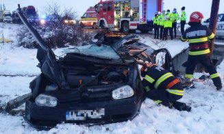 Accident cumplit: O tânără de 22 de ani a murit după ce mașina condusă de ea a fost făcută praf de un tren