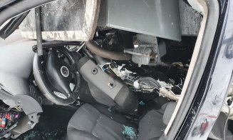 Accident cumplit: O tânără de 22 de ani a murit după ce mașina condusă de ea a fost făcută praf de un tren