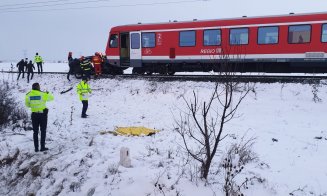Accident cumplit: O tânără de 22 de ani a murit după ce mașina condusă de ea a fost făcută praf de un tren