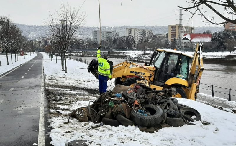 „Deșeuri istorice” găsite în apa Someșului Mic. Cum putem scăpa de mizerie