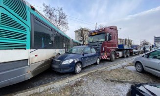 Accident cu mai multe mașini pe Muncii. Inclusiv o mașină a Poliției Locale și un autobuz