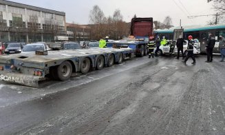 Accident cu mai multe mașini pe Muncii. Inclusiv o autospecială a Poliției Locale și un autobuz