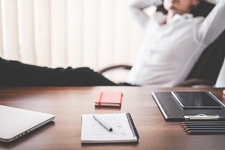 "Punte" de la Guvern pentru bugetari. Când vor avea o minivacanță de 5 zile