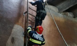Intervenție de urgență la Cluj. Un bărbat a căzut într-un rezervor gol