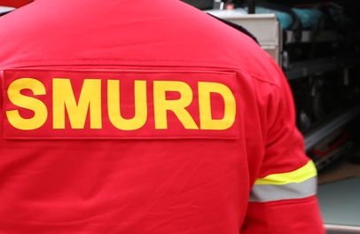 ACCIDENT în Cluj: A intervenit descarcerarea pentru o şoferiţă care a ieşit cu maşina în decor