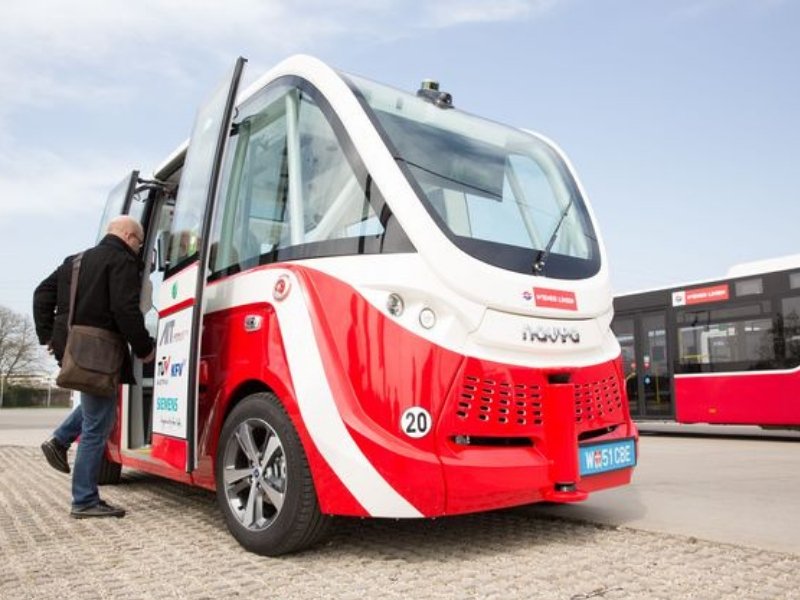 Autobuze fără șofer și cu hidrogen la Cluj-Napoca. Boc: ''Nu cred că viitorul se mai poate face cu autobuze diesel, poluante''