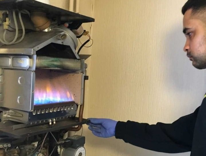Fals reparator de centrale termice pe OLX operează în voie la Cluj-Napoca. Deşi a fost reclamat la poliţie, victima e pasată la OPC şi la tribunal