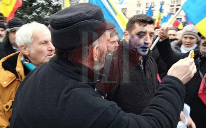 Mari probleme pentru George Simion de Mica Unire. Liderul AUR a fost atacat cu cerneală