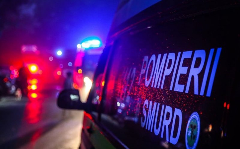 ACCIDENT în Cluj: A intervenit descarcerarea pentru a salva o femeie cu traumatisme multiple dintr-un autoturism răsturnat în afara drumului