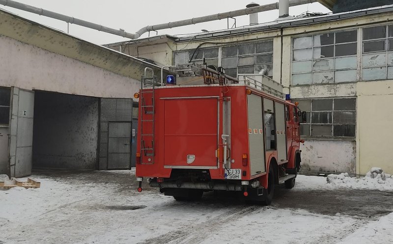 Incendiu la combinatul de prelucrare a lemnului din Gherla