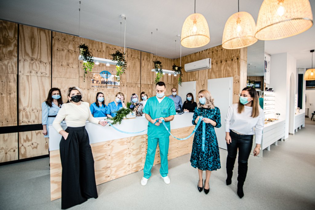 Proceduri oftalmologice în premieră în Transilvania la clinica “Dr.Holhoș” din Cluj-Napoca