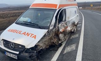 Accident cu 7 MORŢI pe o şosea din România. A scăpat cu viaţă o gravidă dintr-o ambulanţă implicată în accident