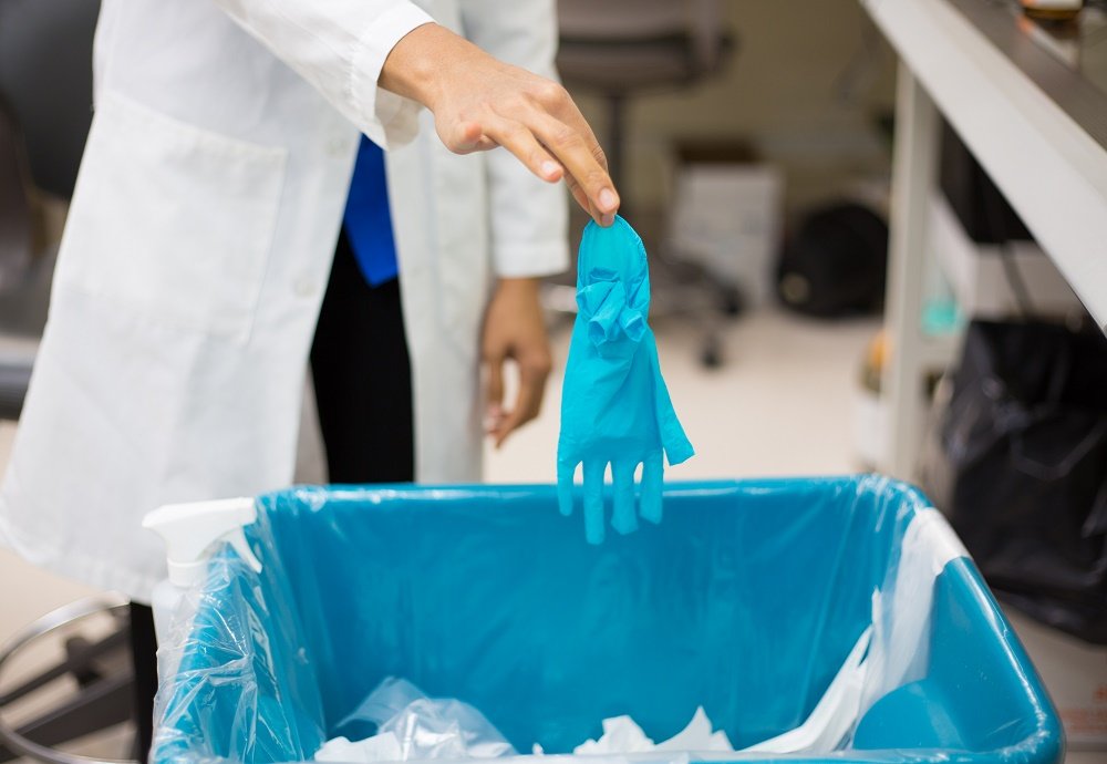 OMS: Pandemia a creat un "munte" de deşeuri medicale, care pot fi periculoase