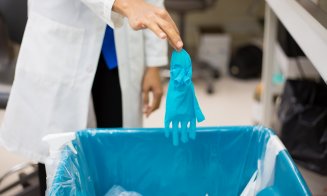 OMS: Pandemia a creat un "munte" de deşeuri medicale, care pot fi periculoase
