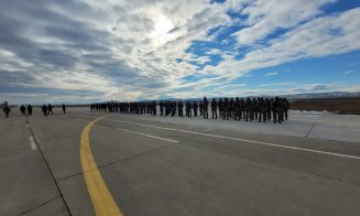 Dîncu şi Iohannis, descind la Cluj. Vizită de informare la Baza Aeriană de la Câmpia Turzii