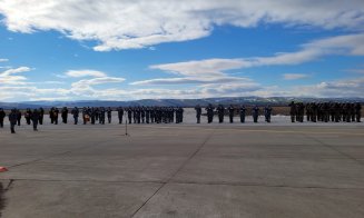 Dîncu şi Iohannis, descind la Cluj. Vizită de informare la Baza Aeriană de la Câmpia Turzii