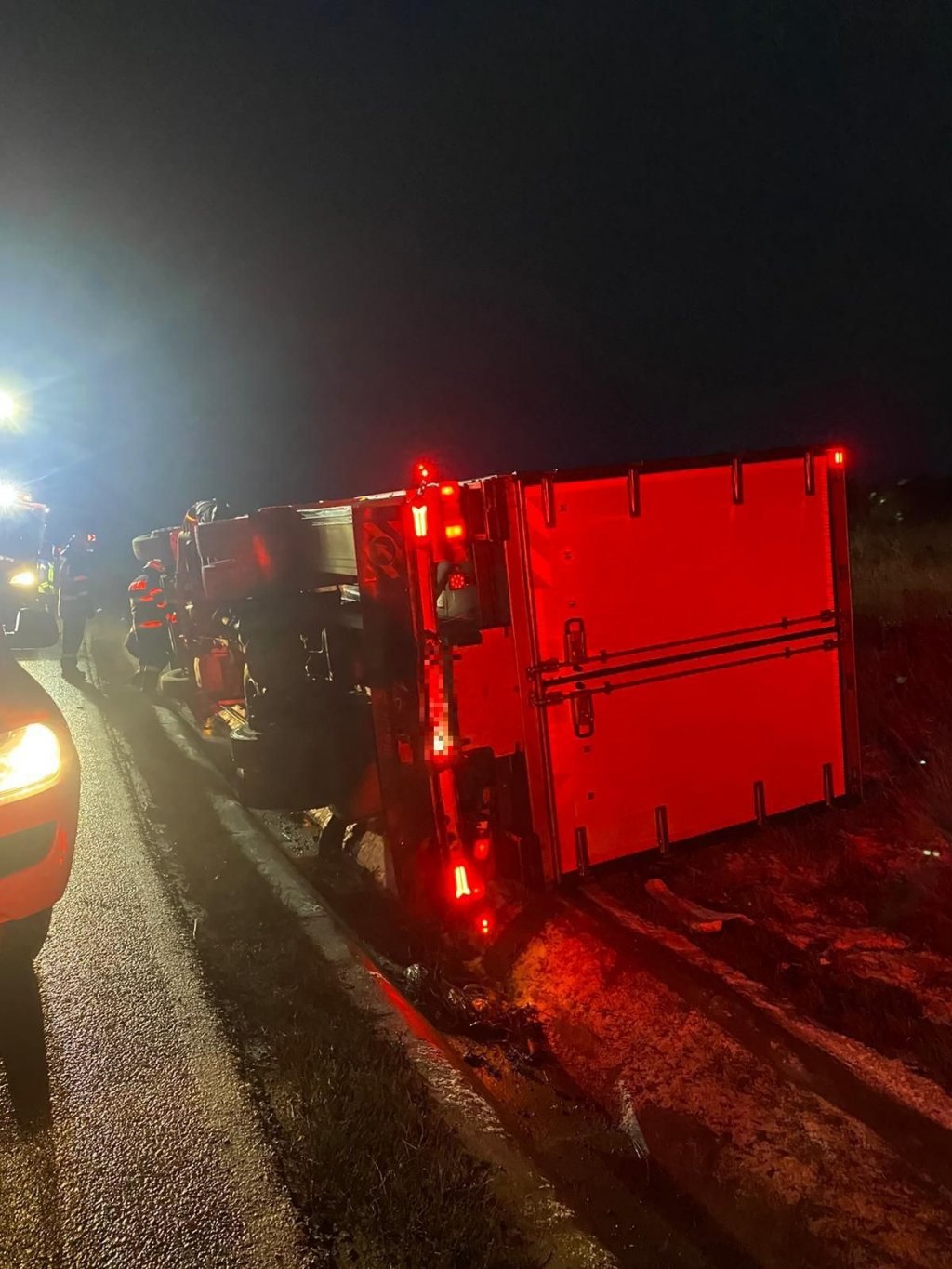 Camion răsturnat pe centura Vâlcele - Apahida. Şoferul a ajuns la spital