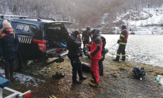 Scafandrii au reluat căutările în lacul Tarnița. În mașină ar mai putea fi o persoană