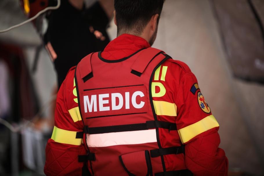 Doi copilași, de 7 și 8 ani, au fost scoși inconștienți din râul Bistrița. Medicii au încercat să-i readucă la viață