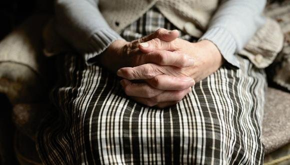 Cadavrul unei femei, găsit pe scaunul din sufragerie după mai bine de doi ani de la deces