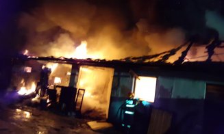 Incendiu în toiul nopții la o casă din Cluj. Ar fi cedat instalația electrică