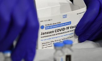 Johnson&Johnson a sistat temporar producția vaccinului său anti-COVID